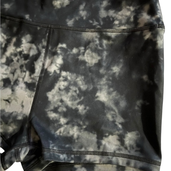 American Eagle The Everything Shorty - Size Medium - NWOT! - Picture 2 of 6